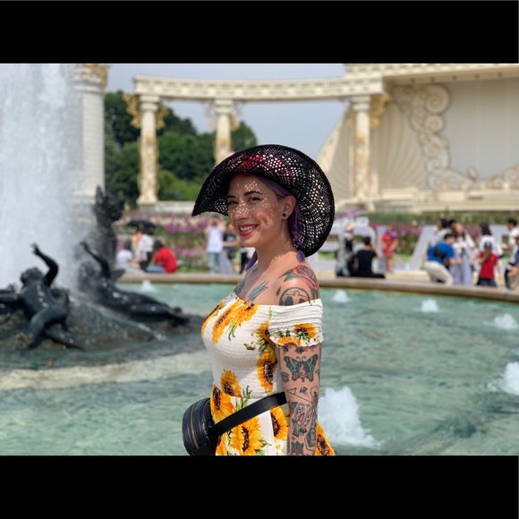 Meet your Posher, Mel. - Picture 2 of 4